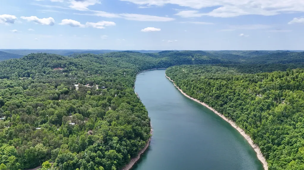 432 N Lake Drive Burnside KY 42519