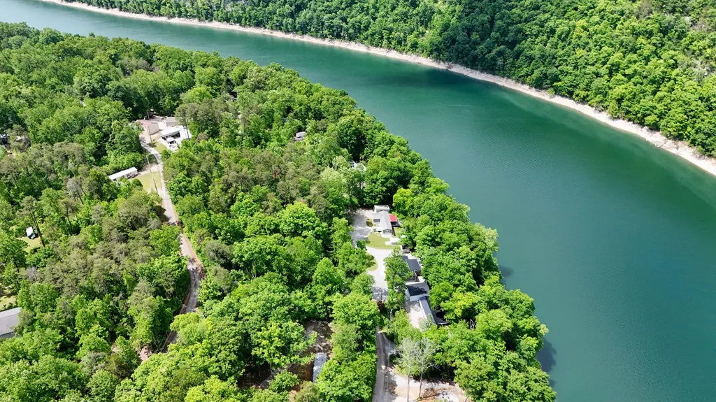 432 N Lake Drive Burnside KY 42519