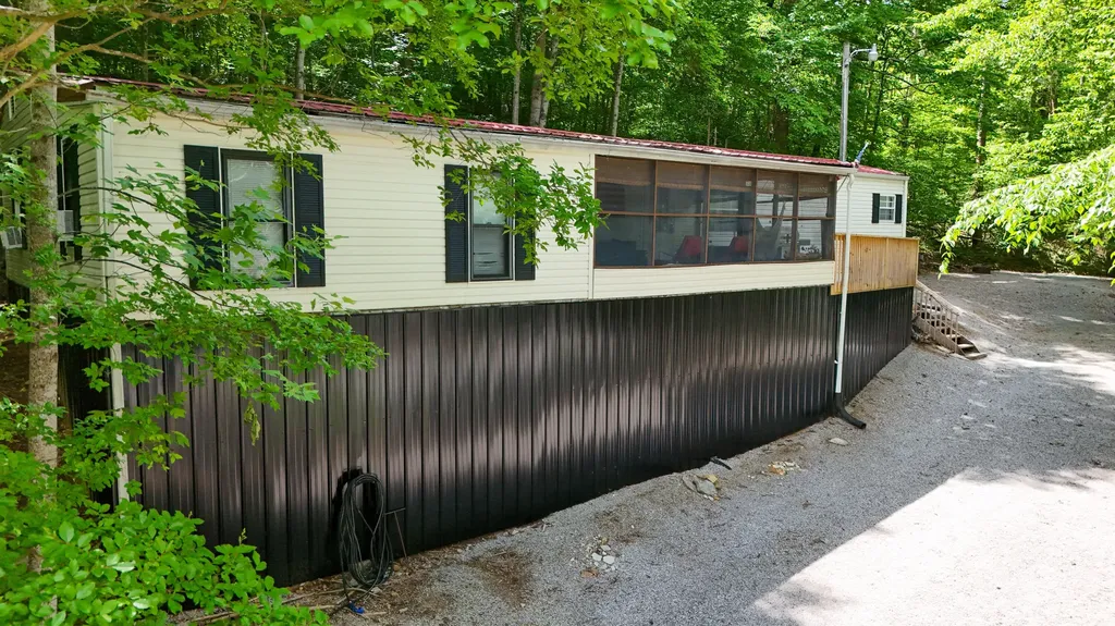432 N Lake Drive Burnside KY 42519