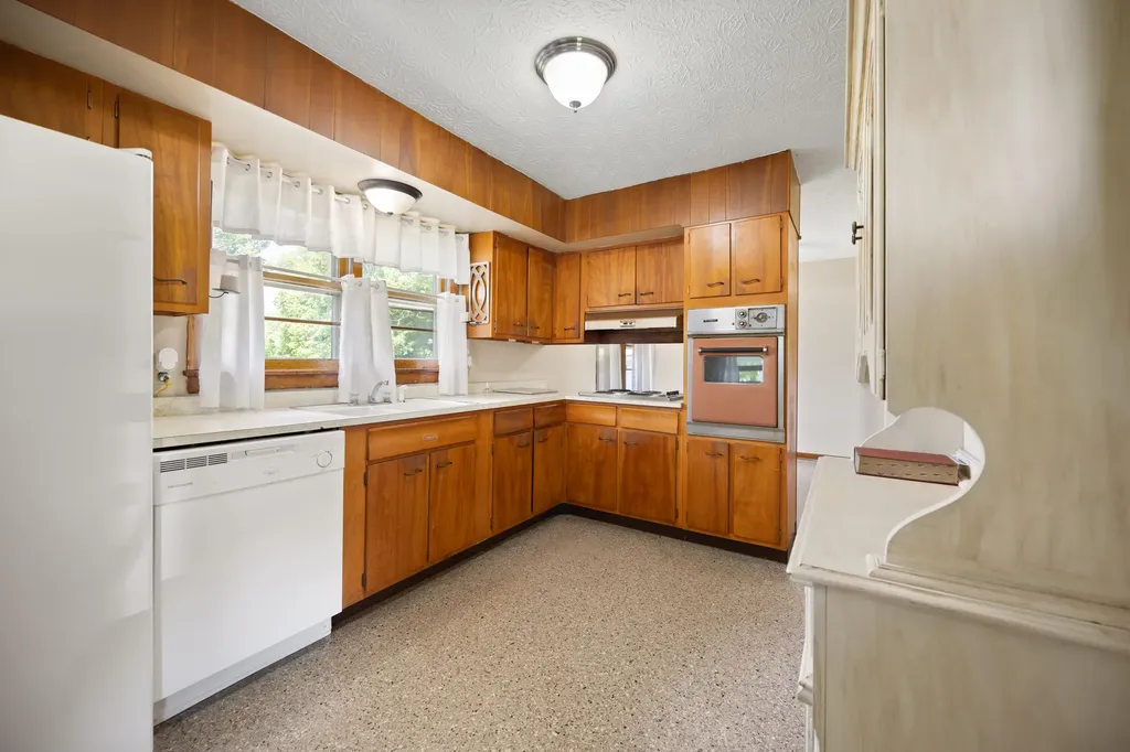 2413 Us-127 Russell Springs KY 42642