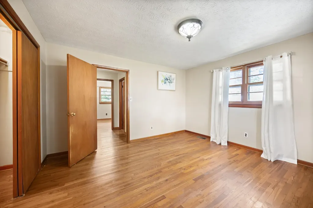 2413 Us-127 Russell Springs KY 42642