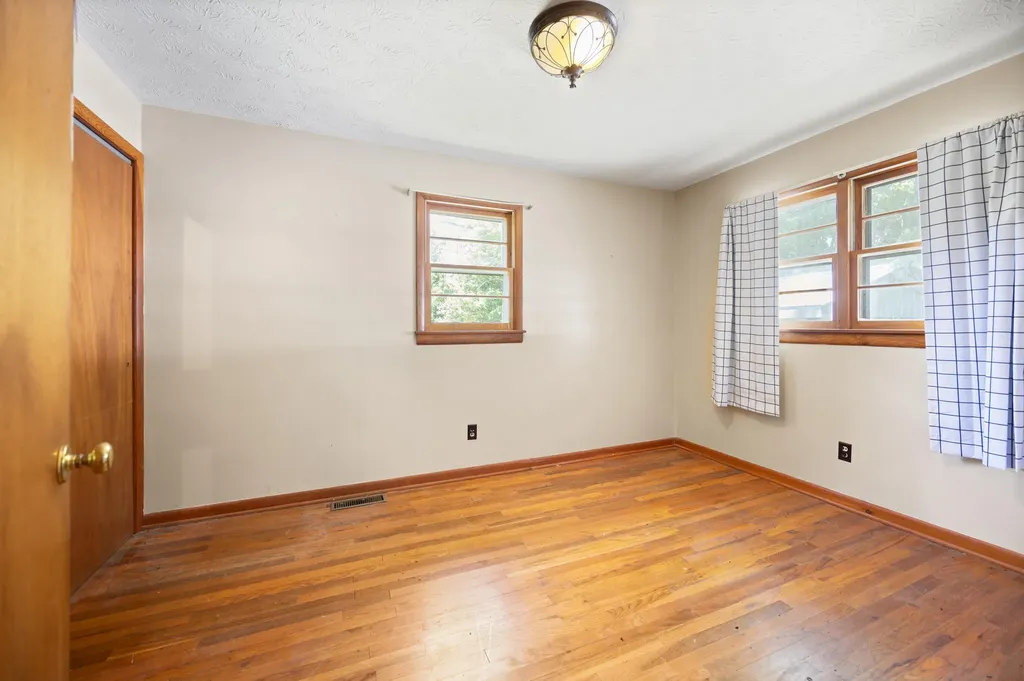 2413 Us-127 Russell Springs KY 42642