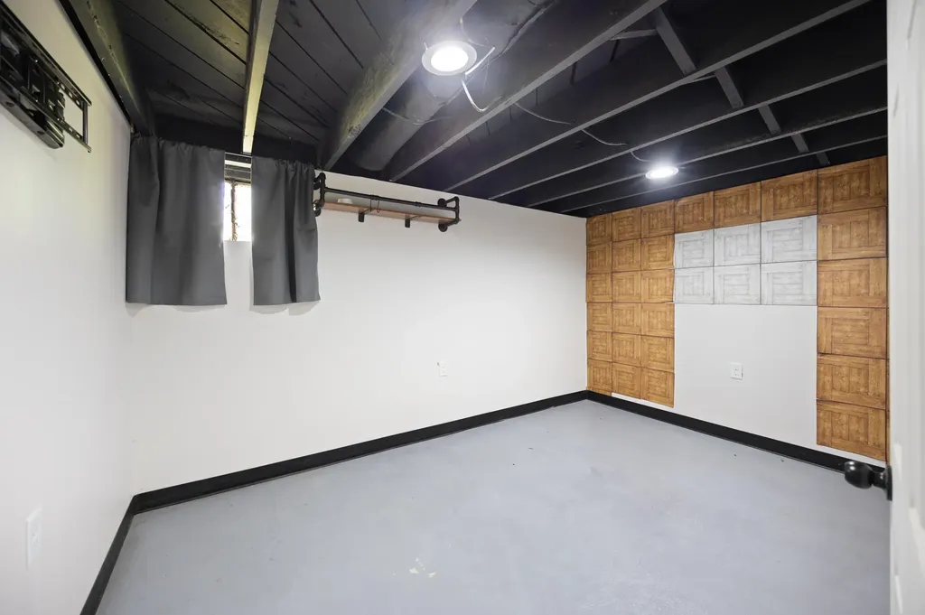 2413 Us-127 Russell Springs KY 42642