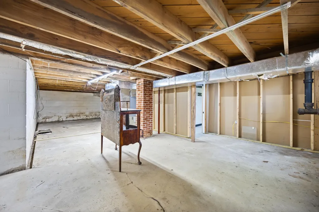 2413 Us-127 Russell Springs KY 42642