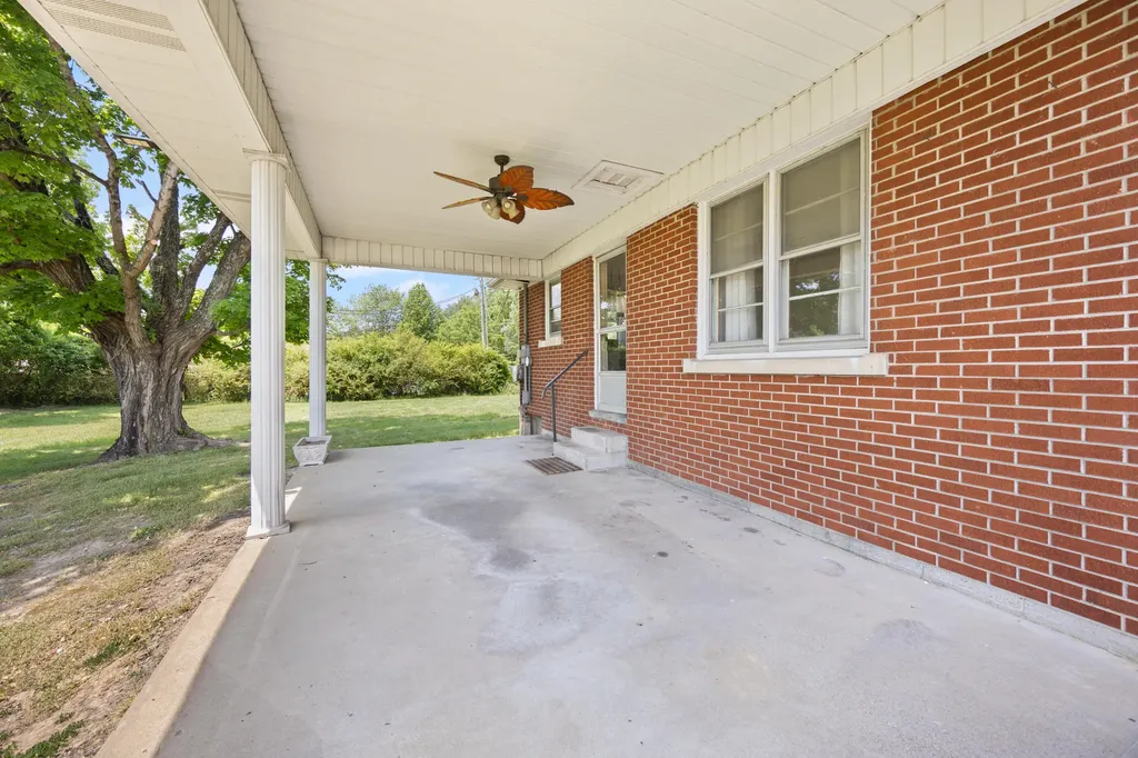 2413 Us-127 Russell Springs KY 42642