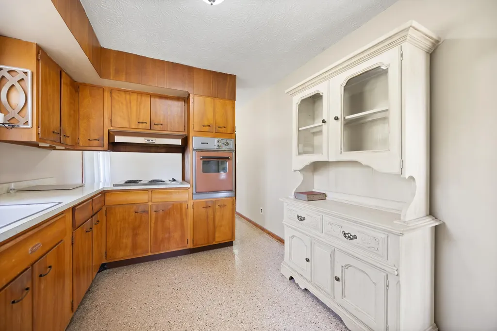 2413 Us-127 Russell Springs KY 42642