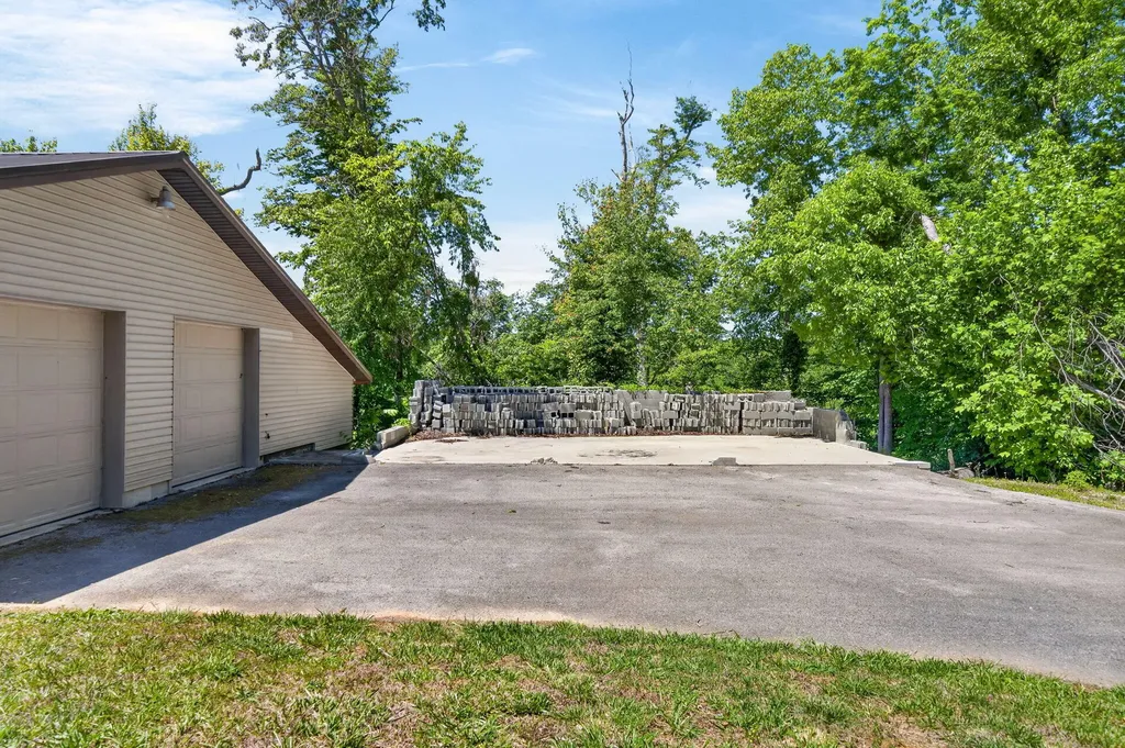 308 Dale Hollow Manor Road Albany KY 42602