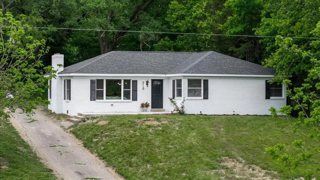 210 Helm Street Stanford KY 40484