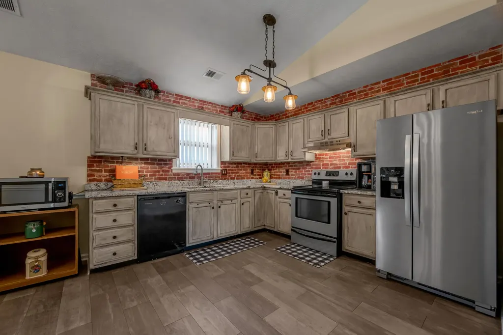 102 Parkwood Drive Wilmore KY 40390
