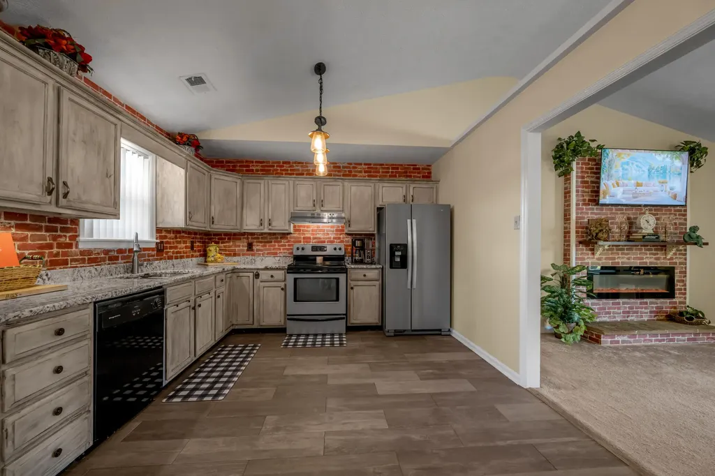 102 Parkwood Drive Wilmore KY 40390