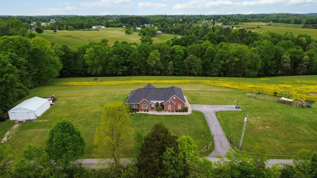 1224 Whitson School Road London KY 40741