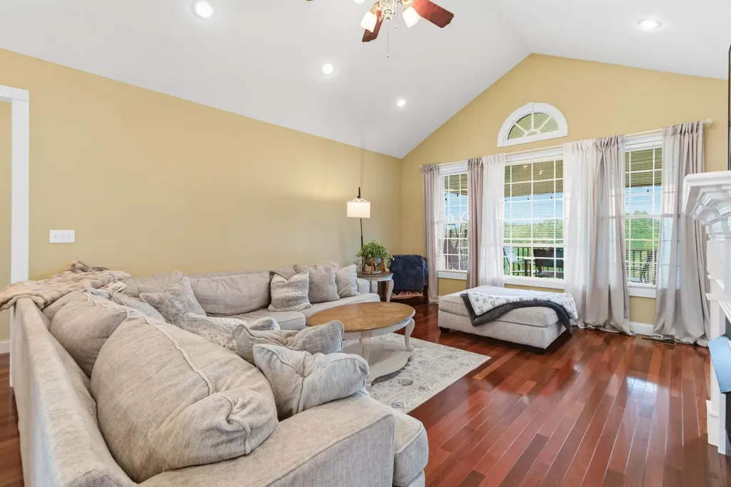 1224 Whitson School Road London KY 40741
