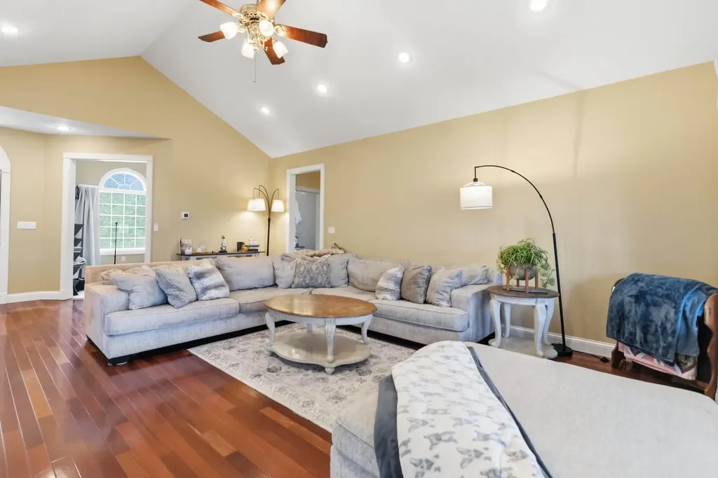 1224 Whitson School Road London KY 40741
