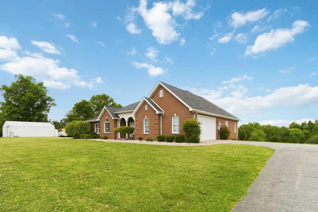 1224 Whitson School Road London KY 40741