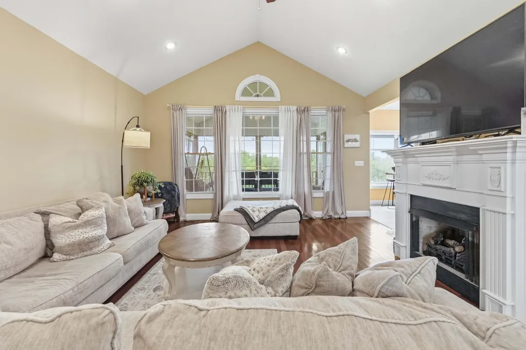 1224 Whitson School Road London KY 40741