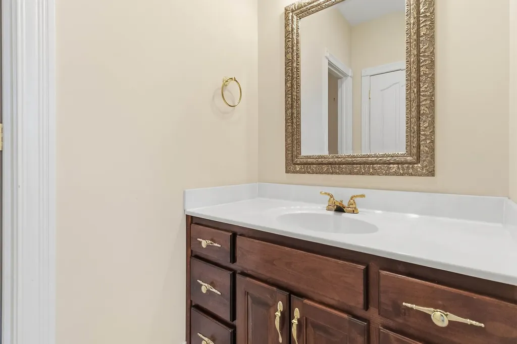 1224 Whitson School Road London KY 40741