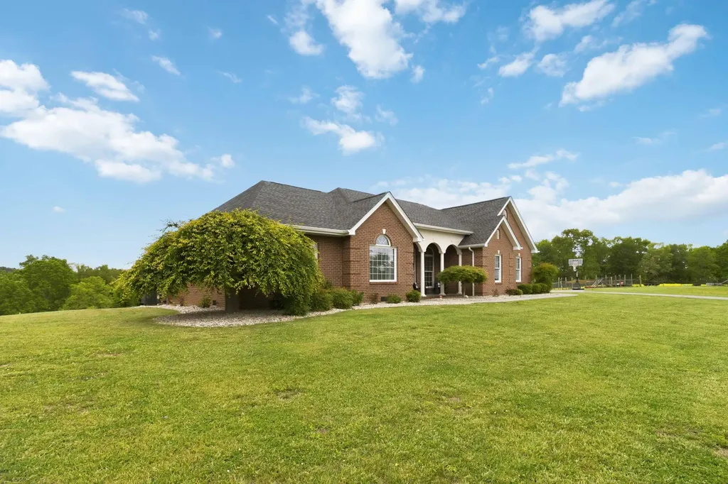 1224 Whitson School Road London KY 40741