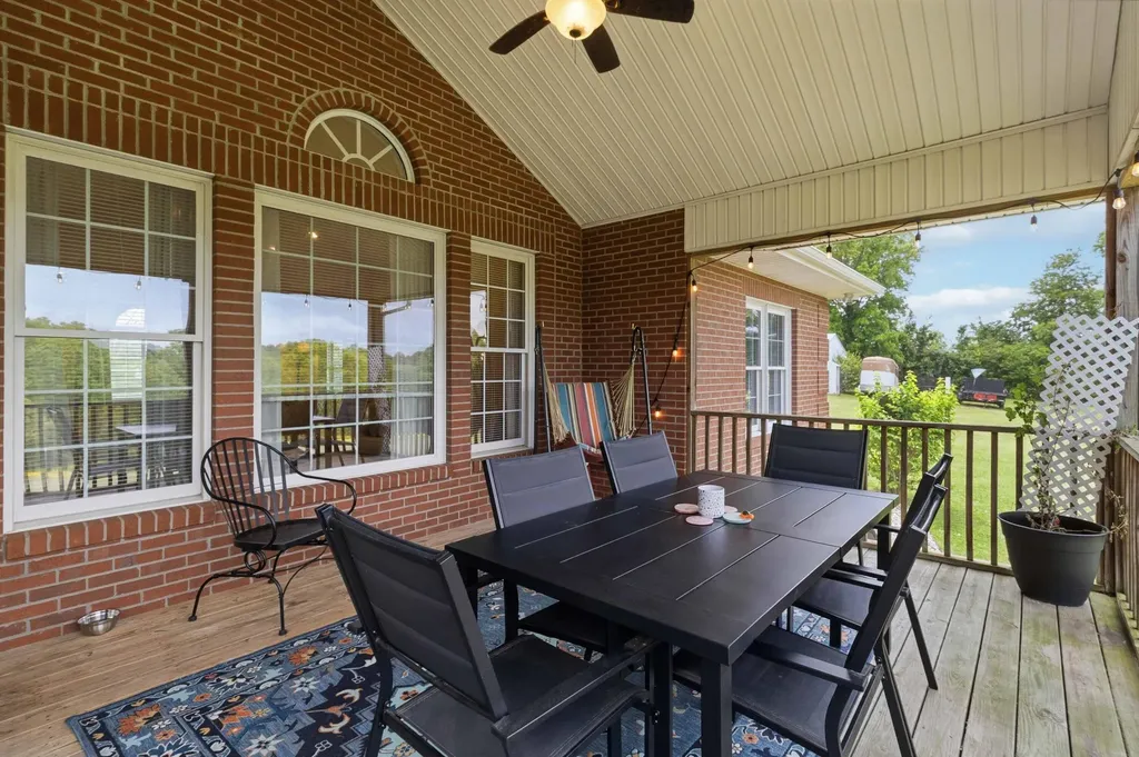 1224 Whitson School Road London KY 40741