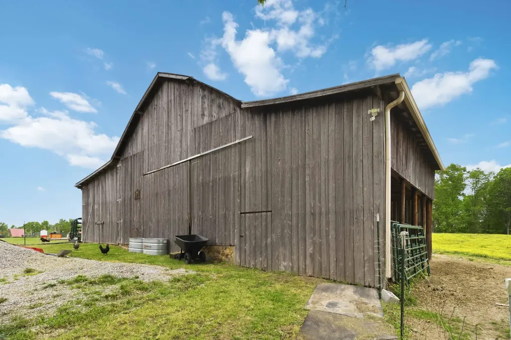 1224 Whitson School Road London KY 40741