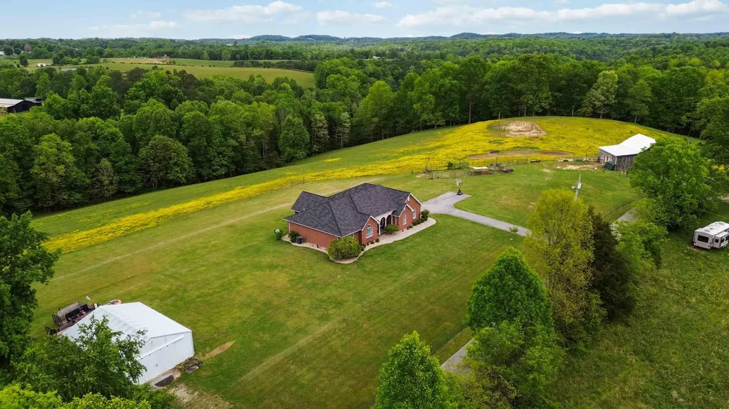 1224 Whitson School Road London KY 40741