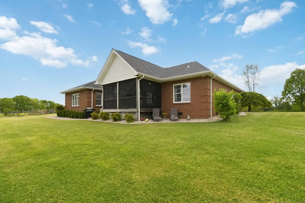 1224 Whitson School Road London KY 40741