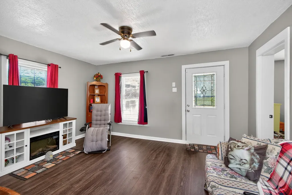 372 Holmes Street Frankfort KY 40601