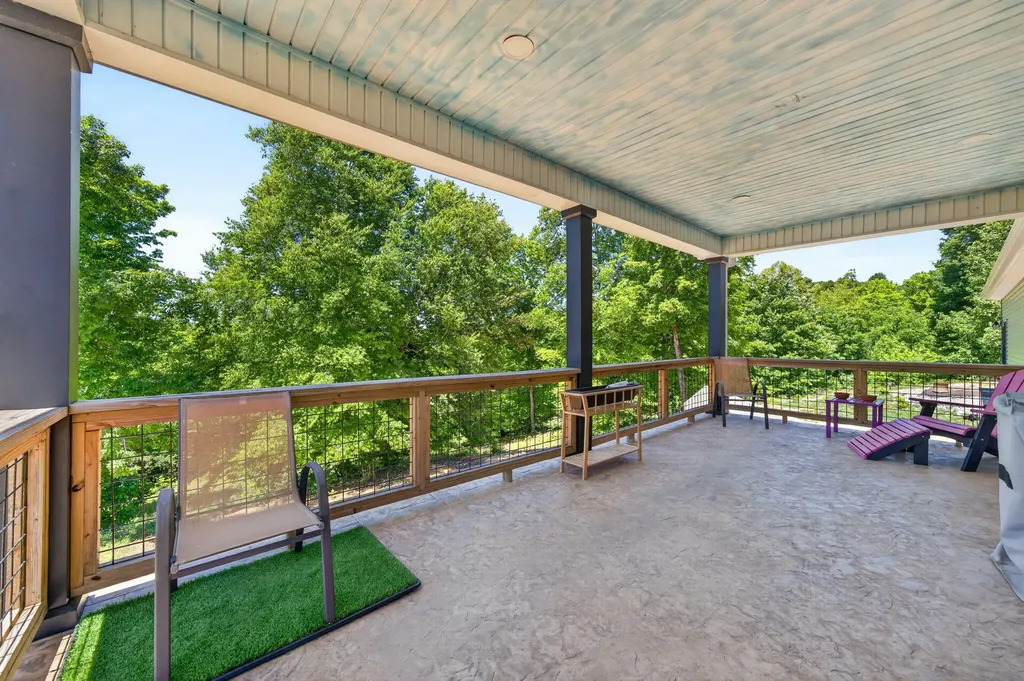 944 Lakepoint Drive Albany KY 42602