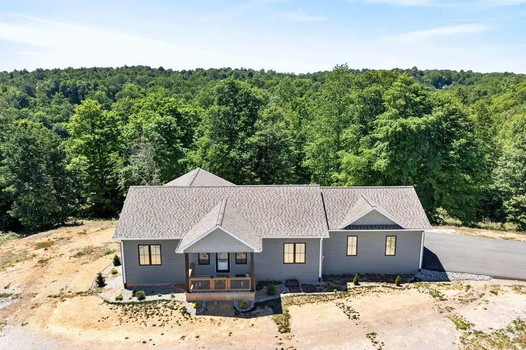 944 Lakepoint Drive Albany KY 42602