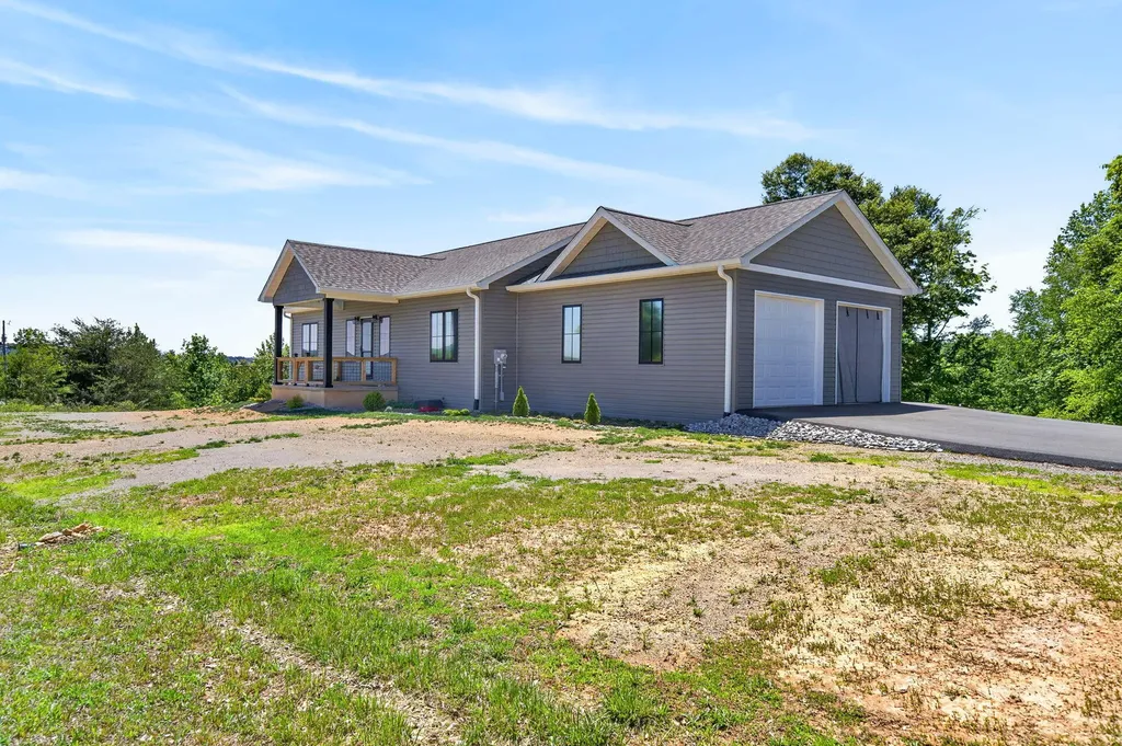 944 Lakepoint Drive Albany KY 42602