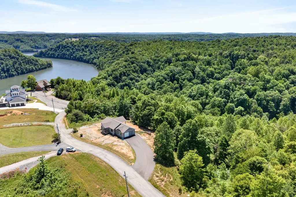 944 Lakepoint Drive Albany KY 42602