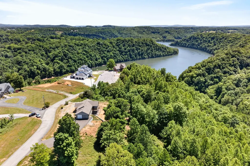 944 Lakepoint Drive Albany KY 42602