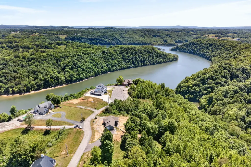 944 Lakepoint Drive Albany KY 42602