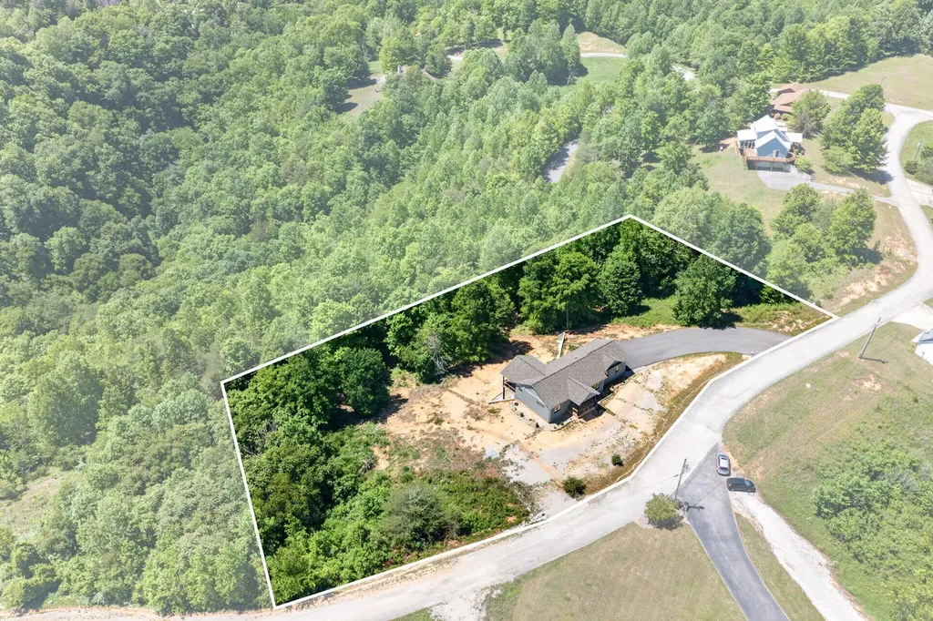 944 Lakepoint Drive Albany KY 42602