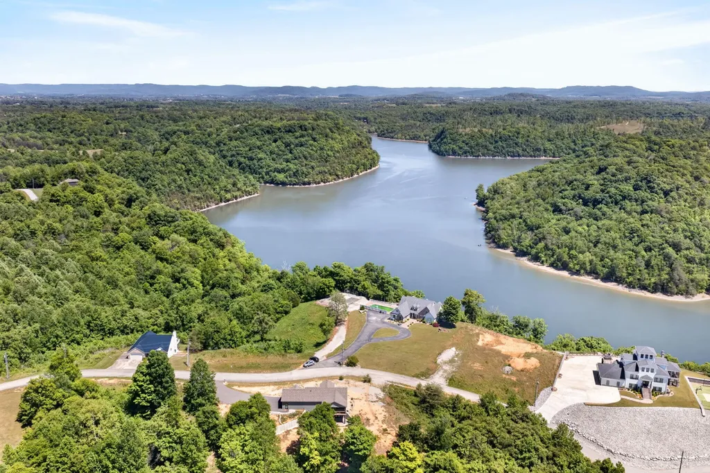 944 Lakepoint Drive Albany KY 42602