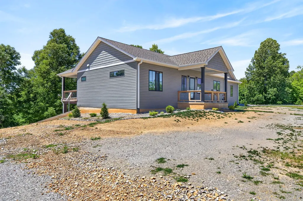944 Lakepoint Drive Albany KY 42602