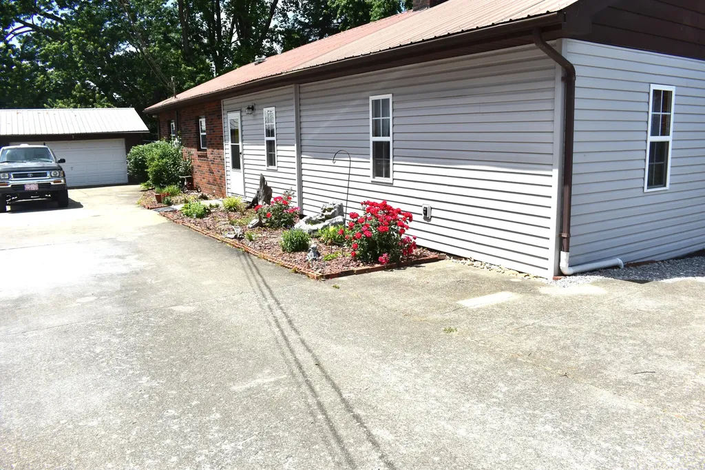125 Bean Street Monticello KY 42633