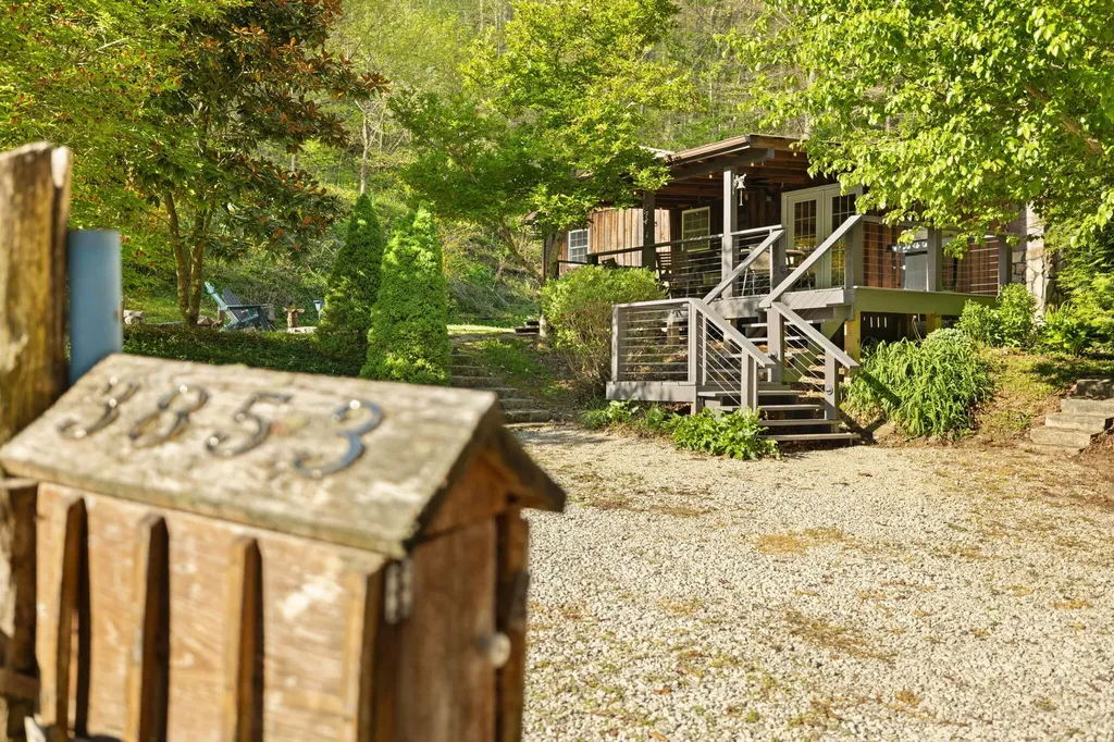 3853 Skidmore Road Frenchburg KY 40322