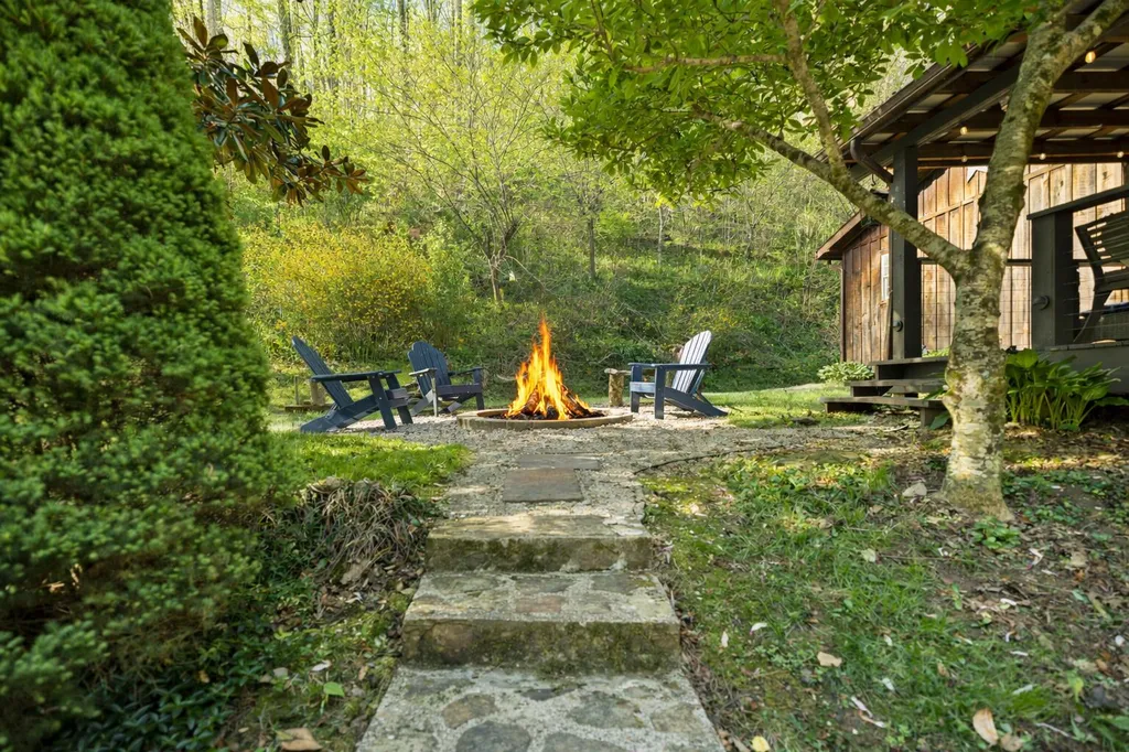 3853 Skidmore Road Frenchburg KY 40322