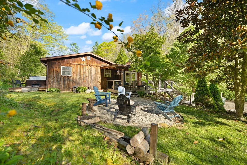 3853 Skidmore Road Frenchburg KY 40322