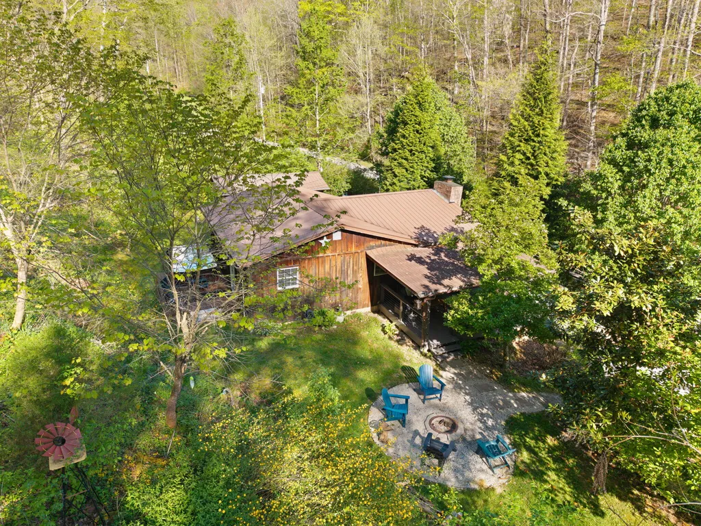 3853 Skidmore Road Frenchburg KY 40322