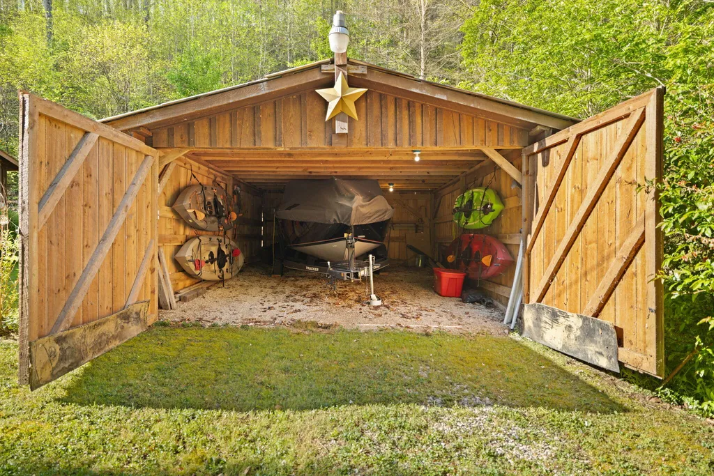 3853 Skidmore Road Frenchburg KY 40322