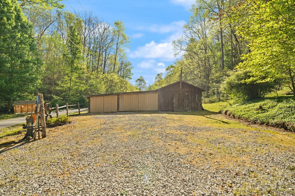 3853 Skidmore Road Frenchburg KY 40322