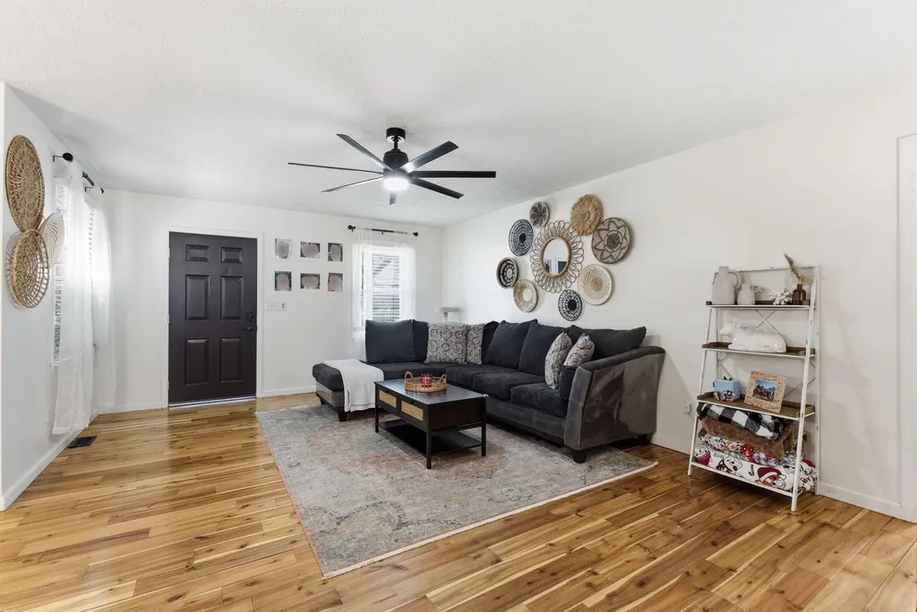 6490 Ky Highway 2141 Hustonville KY 40437