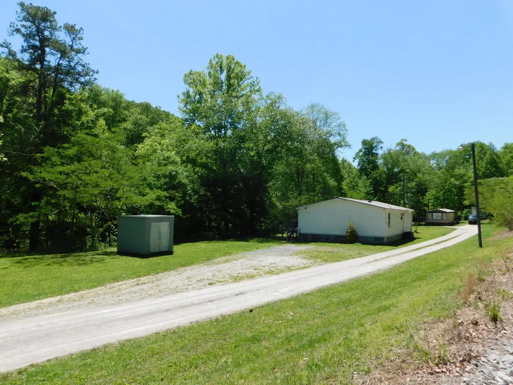 13070 N U.s. 119 Totz KY 40870