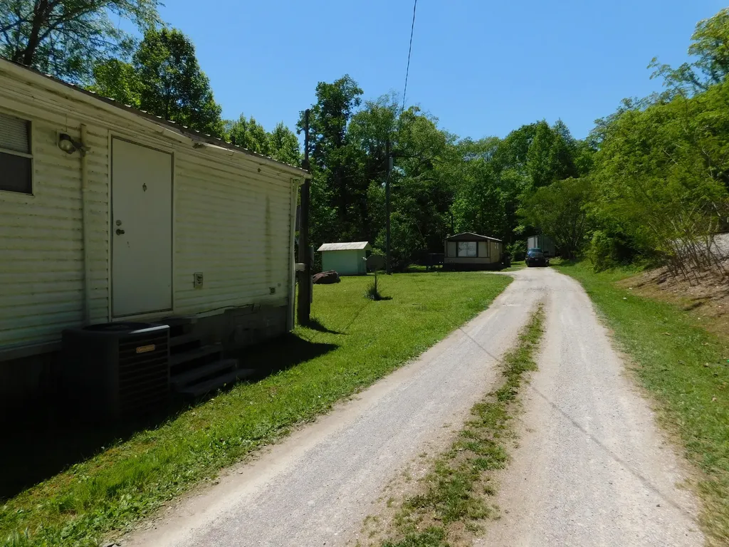 13070 N U.s. 119 Totz KY 40870