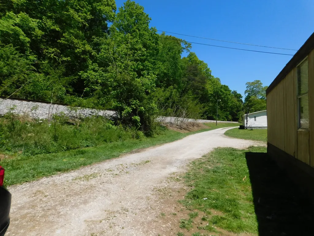 13070 N U.s. 119 Totz KY 40870