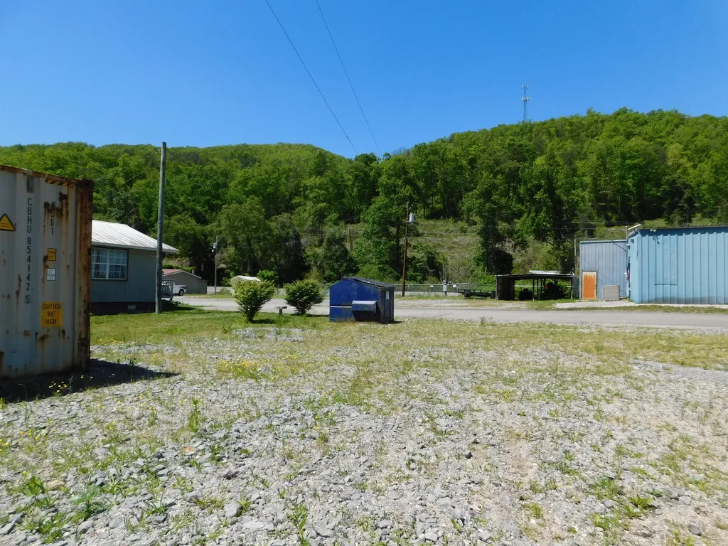13070 N U.s. 119 Totz KY 40870