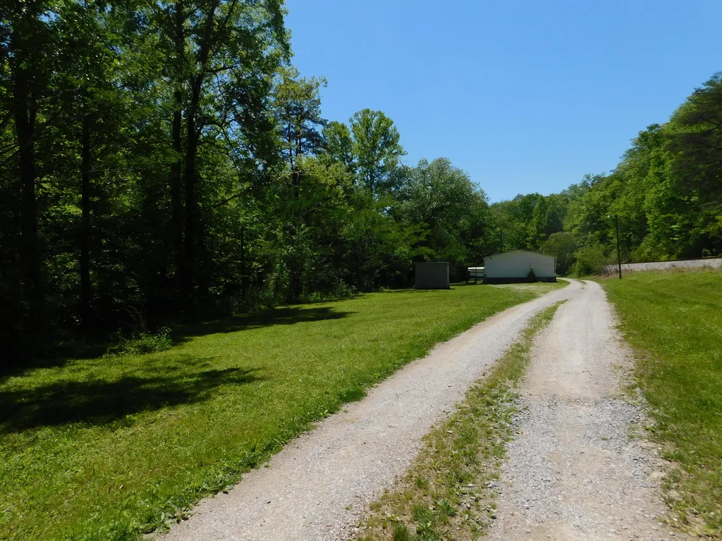 13070 N U.s. 119 Totz KY 40870
