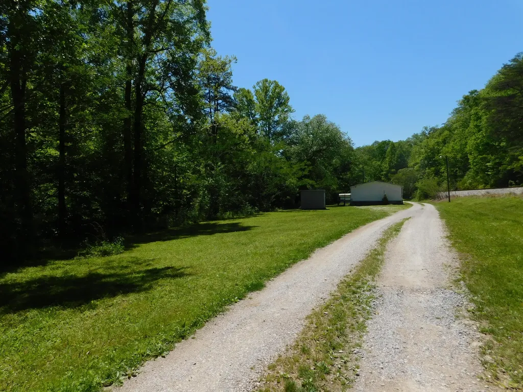 13070 N U.s. 119 Totz KY 40870