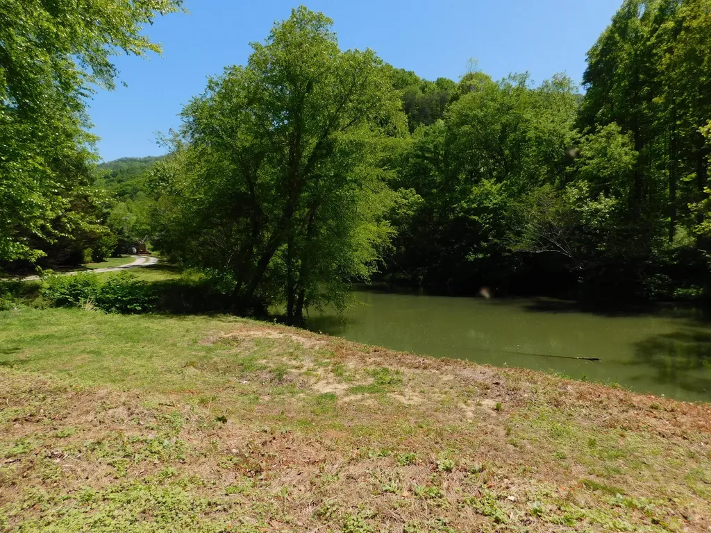 13070 N U.s. 119 Totz KY 40870
